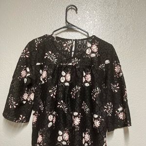 Loft 3/4" sleeve full lace flower print blouse with keyhole back